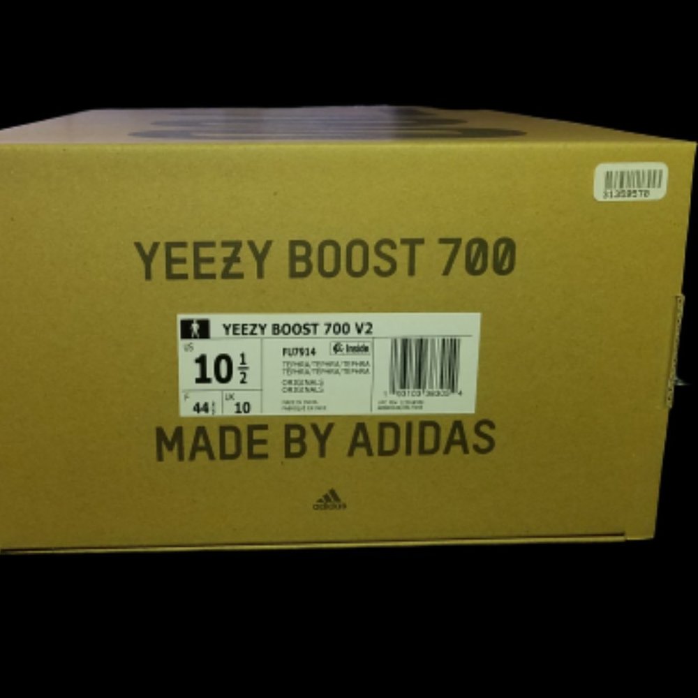 *Sold* NWT Yeezy Boost 700 v2 - Picture 5 of 8